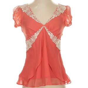 Luxe Arden B. Short Sleeve 100 % Silk Top - XS
Coral Blouse with Lace Accents